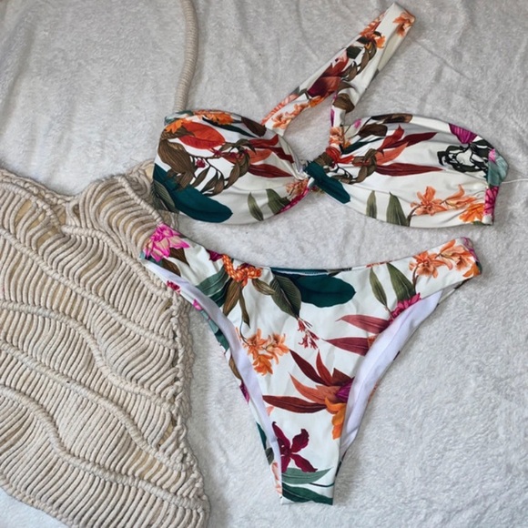Off the shoulder cheeky tropical floral bikini - Picture 1 of 9